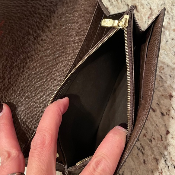 *SOLD* Louis Vuitton Sarah Wallet Damier Ebene - Picture 9 of 16